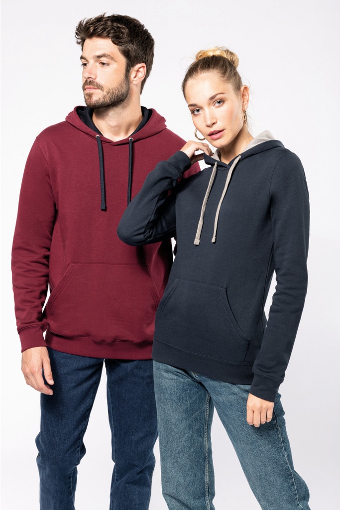 K446 - Sweater met contrasterende capuchon